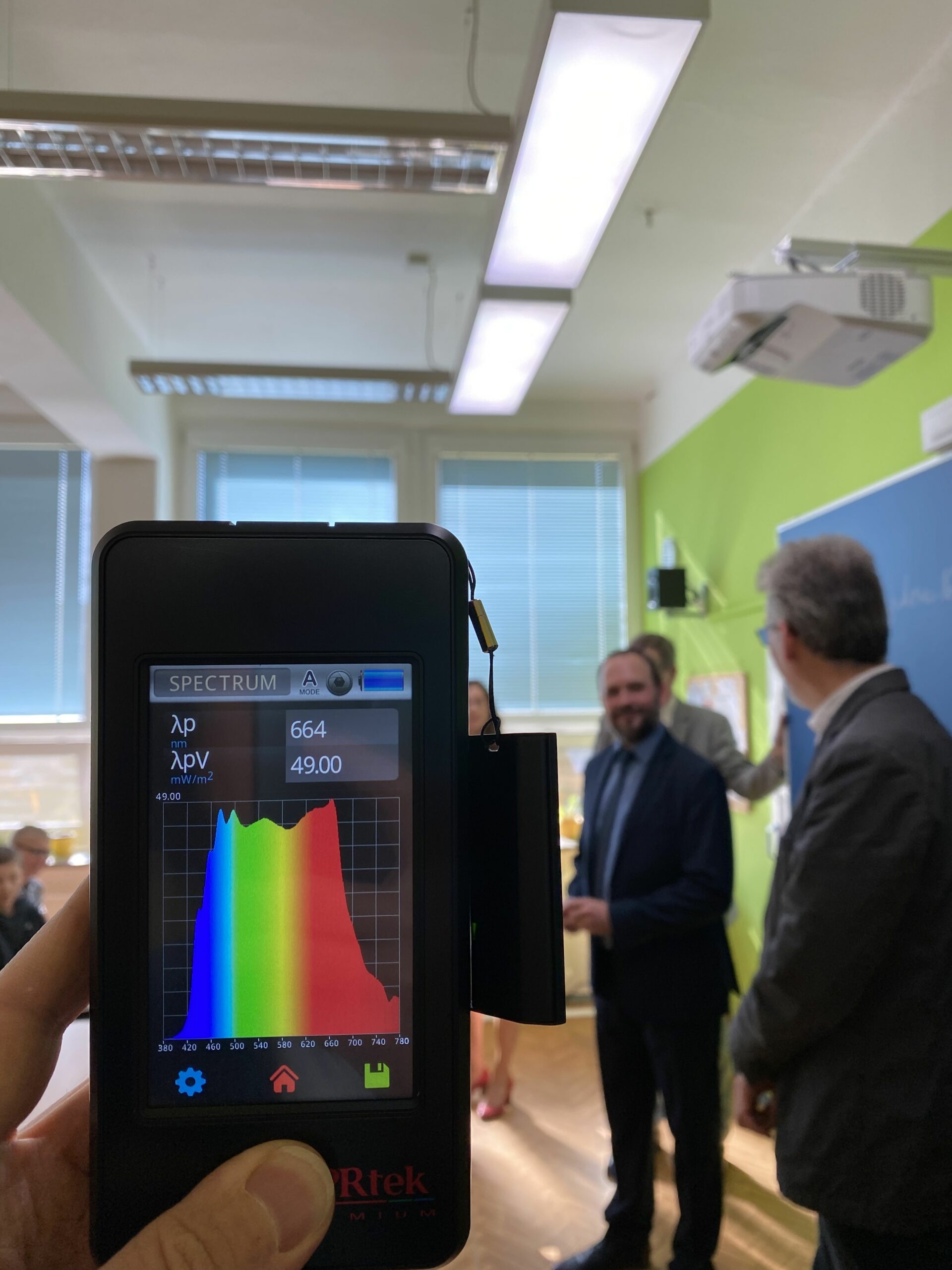 Spektrometr_pod_svC49Btly-scaled